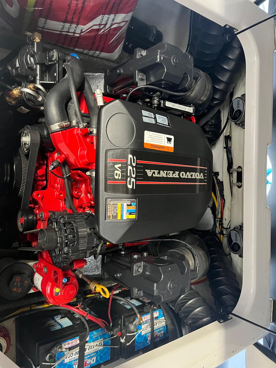 Four Winns 190 2013 Volvo 225 